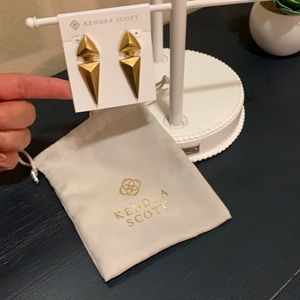 Kendra Scott Vivian statement earrings